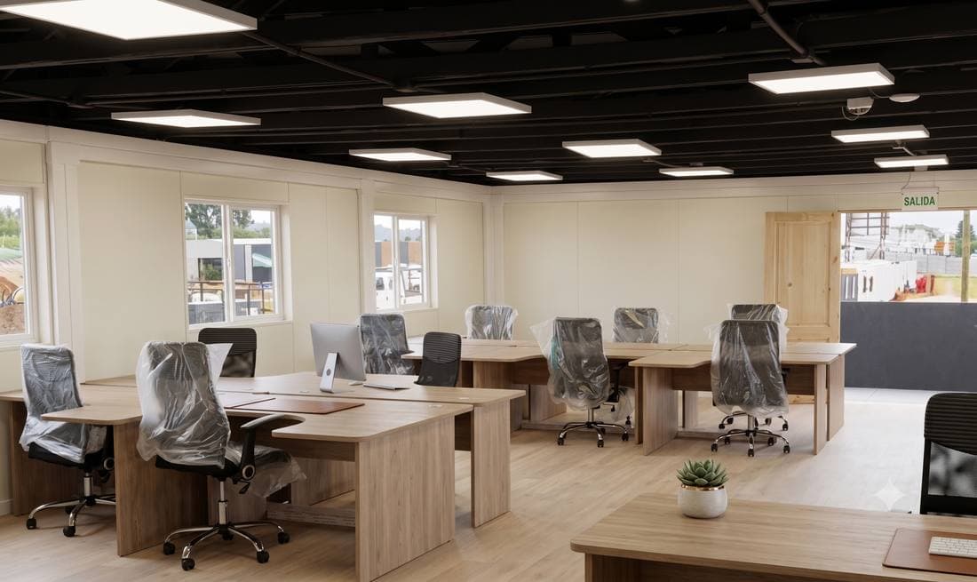Interior habilitado de oficinas modulares, con puestos de trabajo e iluminación instalada